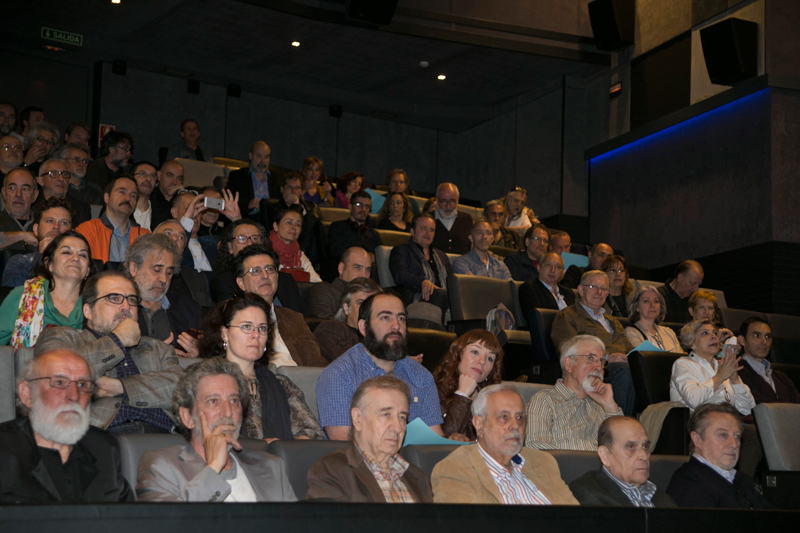 Carlos, primero a la izquierda, en la asamblea fundacional de la Academia