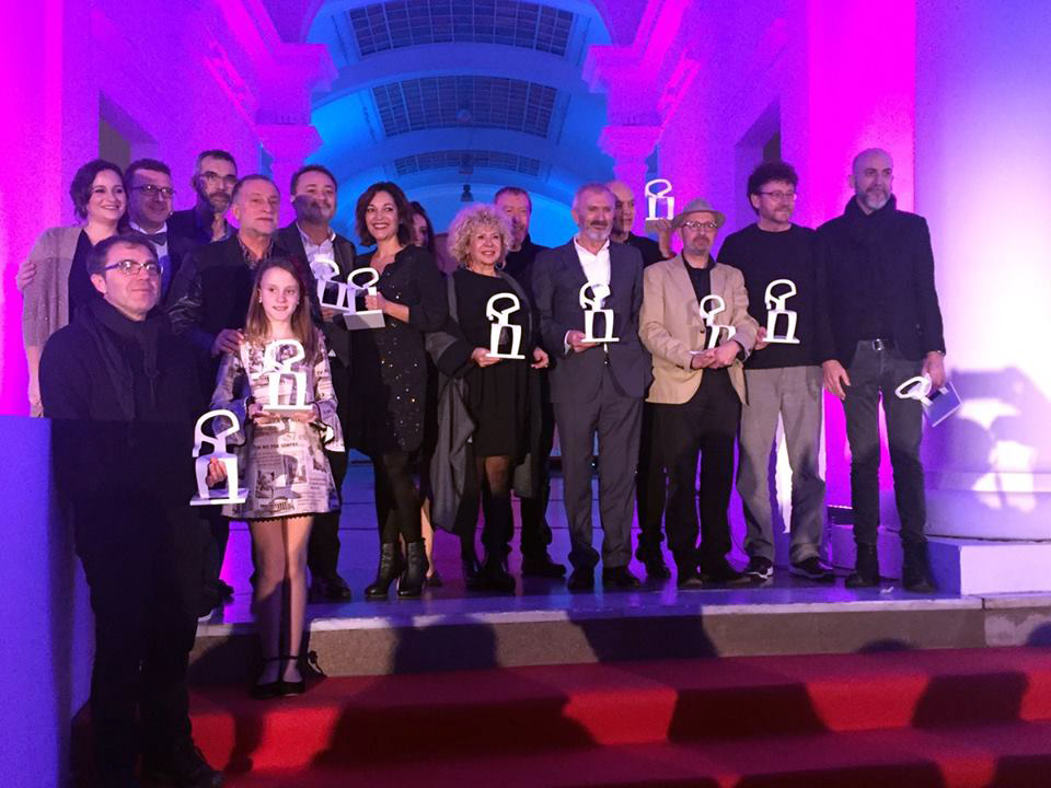 Foto de Rosángeles Valls, Francesc Sanguino  y el Académico Carlos Gil premiados por La Asociación de Empresas de Artes Escénicas de Valencia.