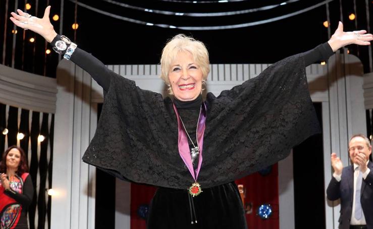 Foto de La Académica de Honor Concha Velasco recibe la Medalla de Oro de Valladolid en el Teatro Calderón