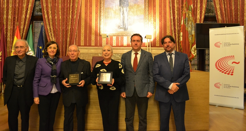 Foto de Cristina Hoyos  y Salvador Távora, Académicos de Honor 